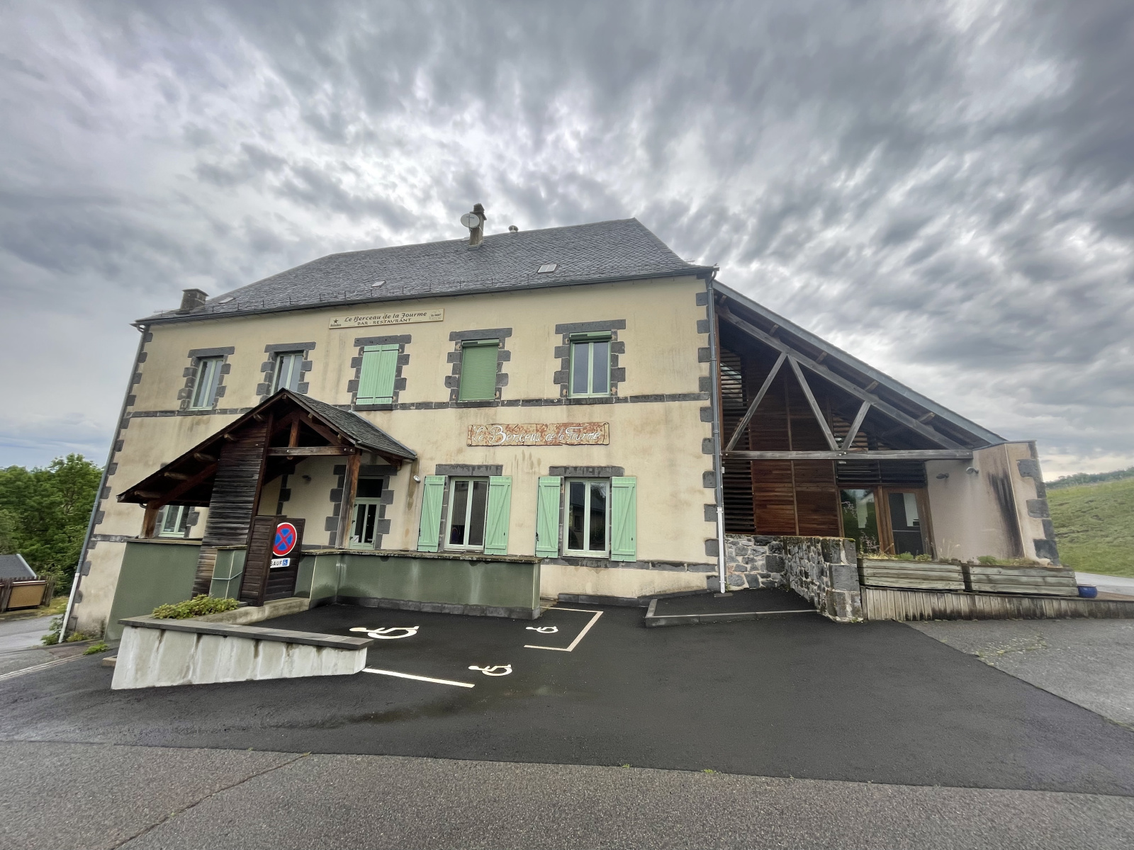 BATIMENT DE CARACTERE AU COEUR DU PARC DES VOLCANS D&rsquo;AUVERGNE